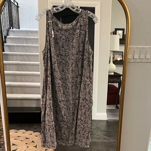 Sleeveless Black and Cream Dress